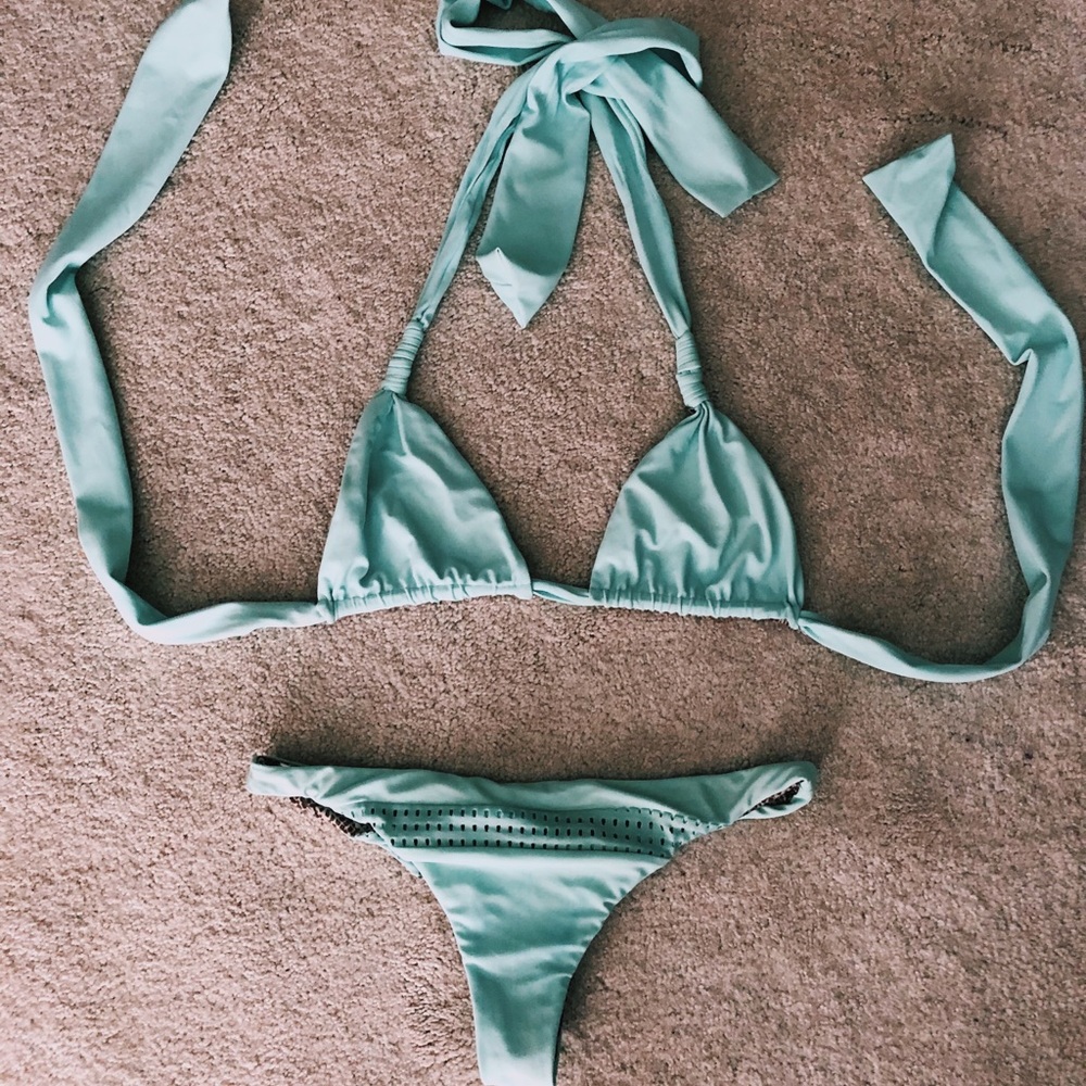Acacia XL Plumeria Top & L Pavils Tidepool Bottoms